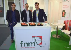 Stand de FNM Fresas Nuevos Materiales, exponiendo las variedades de fresa Rábida, Rociera y Primoris, desarrolladas en Huelva.